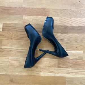 Simply Vera Vera Wang Black Platform Heels